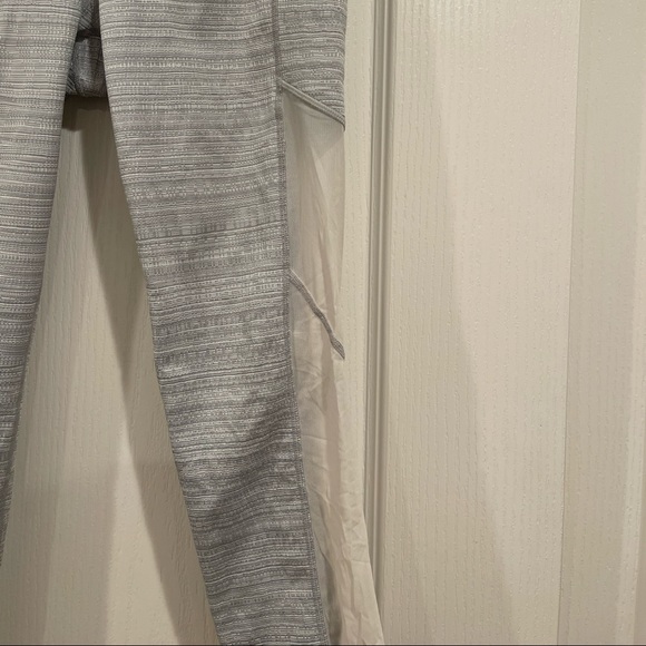 Athleta pocket cropped leggings size M - Picture 5 of 5